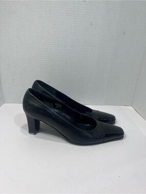 Etienne Aigner Black Leather Mid-Heel Pumps